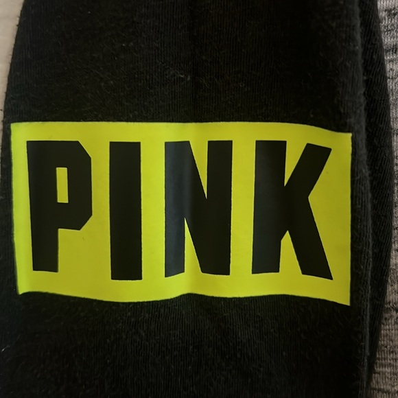 PINK Victoria’s Secret v-neck - Picture 2 of 3